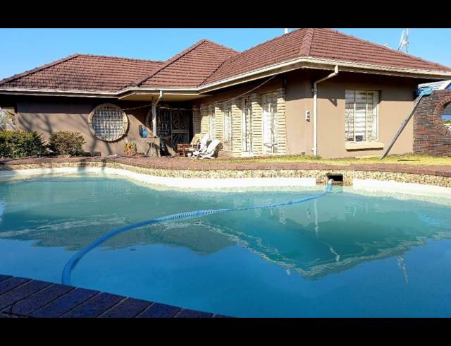 6 BEDROOM HOUSE FOR SALE IN LINMEYER